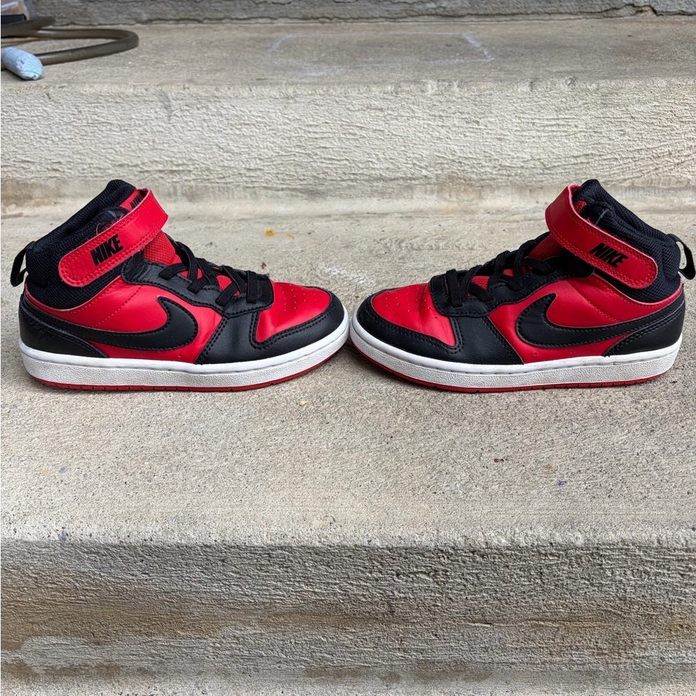 NIKE COURT BOROUGH MID, 13c, red white and black